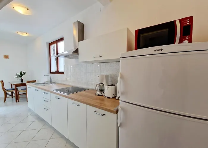 Aleksandar Apartman *