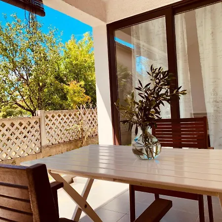 Aleksandar Apartman *