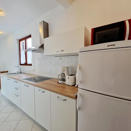 Aleksandar Apartment *